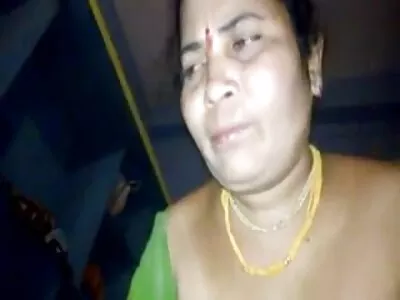 ಉತ್ಸಾಹಭರಿತ ಪ್ರೇಮಿಗಳು ಗದ್ದಲದ ಏಷ್ಯನ್ ಮಹಿಳೆಯ ಮುಂದೆ ಕ್ರೇಜಿ ಲೈಂಗಿಕತೆಯನ್ನು ಹೊಂದಿದ್ದಾರೆ