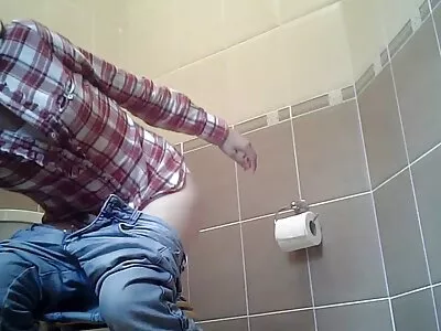 ಮರಿ ಒಂದು ದೊಡ್ಡ ಸೆಕ್ಸೊಡ್ರೋಮ್‌ನಲ್ಲಿ ಹುಂಜವನ್ನು ಆನಂದಿಸುತ್ತಿದೆ