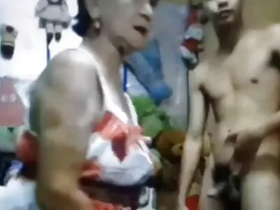 ಹೊಸ ಗೆಳೆಯನ ಮುಂದೆ ಬಸ್ಟ್ ದೇವತೆ ನಿಧಾನವಾಗಿ ಹಸ್ತಮೈಥುನ ಮಾಡುತ್ತಾಳೆ