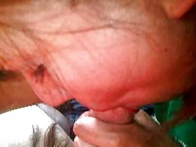 ಸುಂದರವಾದ ಹೊಂಬಣ್ಣದ ತರುಣಿ ಹಣಕ್ಕಾಗಿ ಸಾರ್ವಜನಿಕವಾಗಿ ಬ್ಯಾಂಗ್ ಮಾಡುತ್ತಾಳೆ